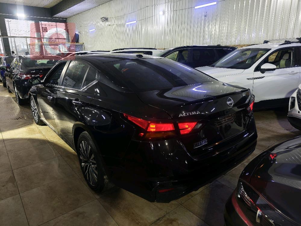 نيسان ألتيما